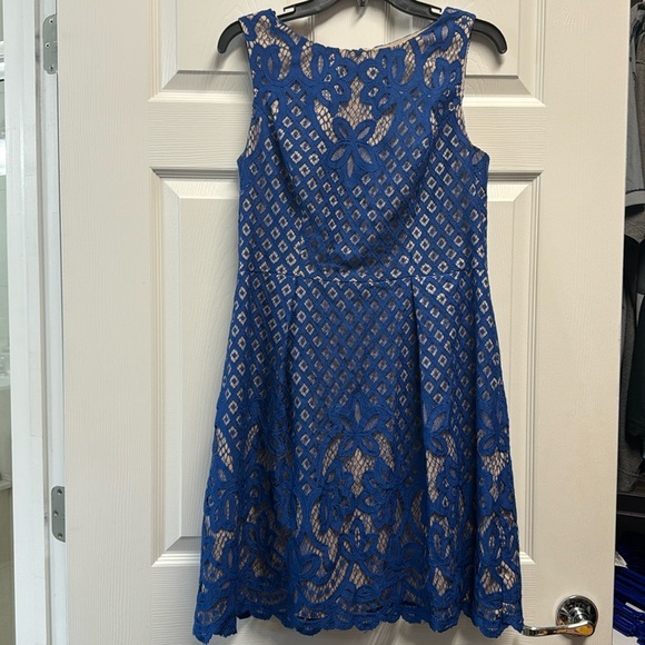 Adrianna Papell Dresses & Skirts - Adrianna Patel Lace Sleeveless Dress